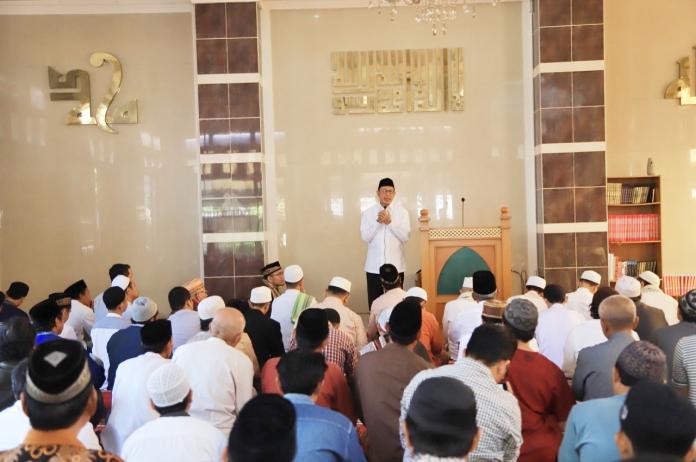 Viral Foto Kebaktian di Halaman Masjid, Menag: Ini Sungguh Menyejukkan